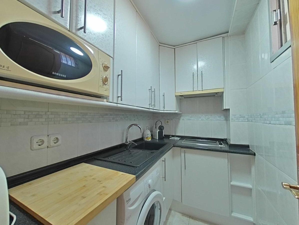 Acogedor En La Carihuela Con Plaza De Garaje Garantizada! Sol Montemar Lägenhet Torremolinos Exteriör bild