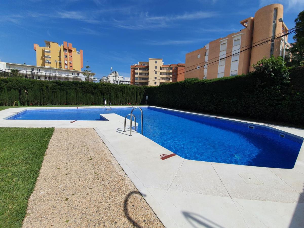Acogedor En La Carihuela Con Plaza De Garaje Garantizada! Sol Montemar Lägenhet Torremolinos Exteriör bild