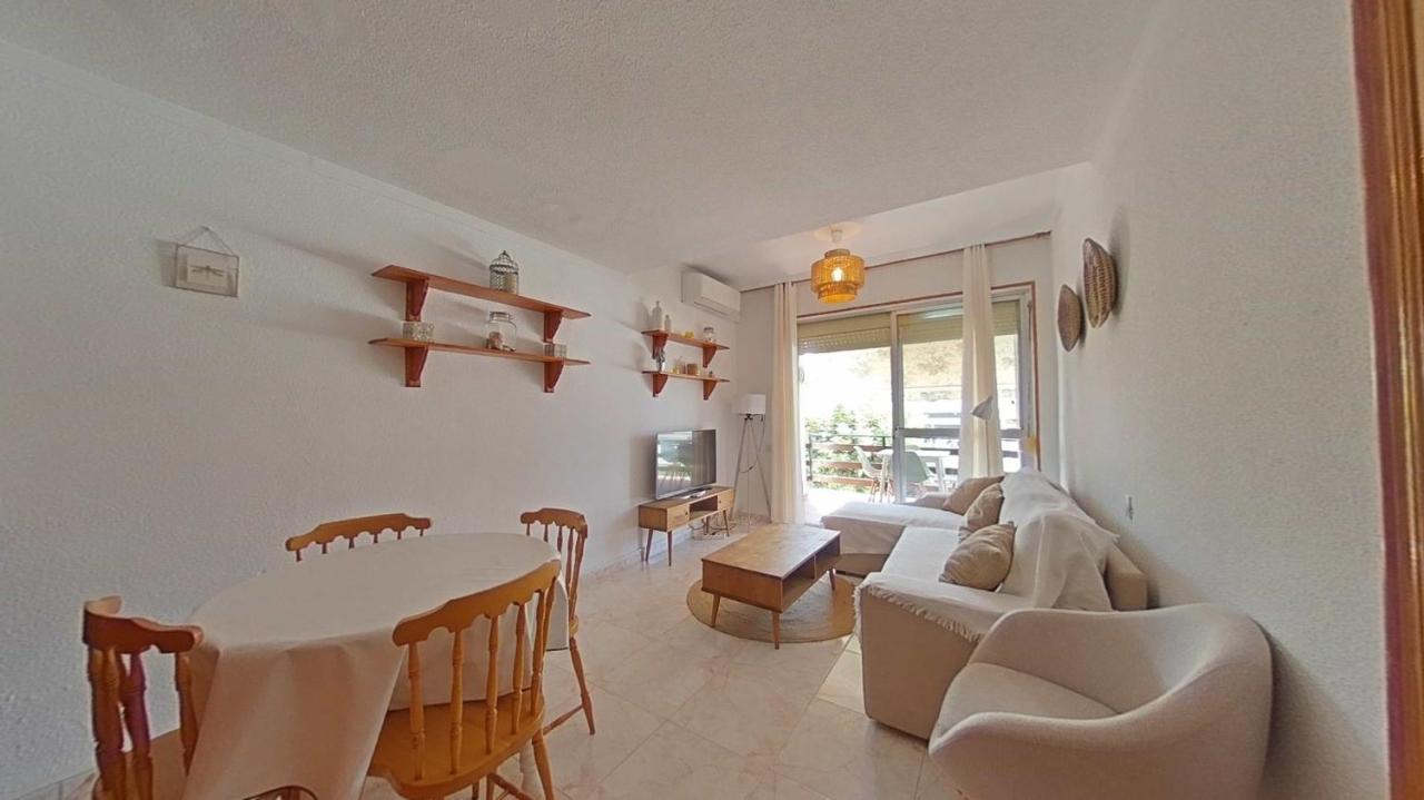 Acogedor En La Carihuela Con Plaza De Garaje Garantizada! Sol Montemar Lägenhet Torremolinos Exteriör bild