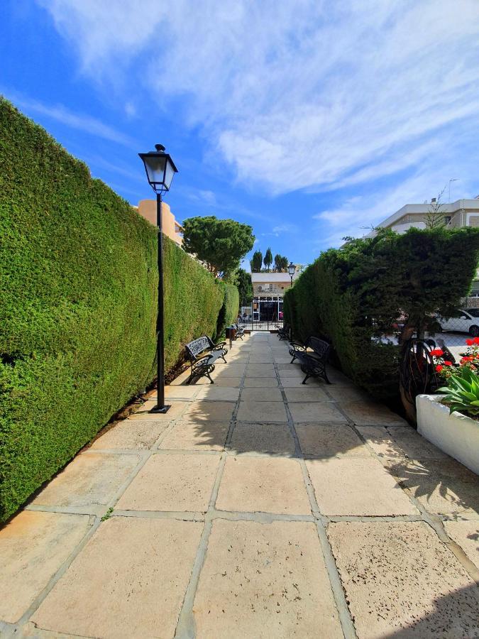 Acogedor En La Carihuela Con Plaza De Garaje Garantizada! Sol Montemar Lägenhet Torremolinos Exteriör bild