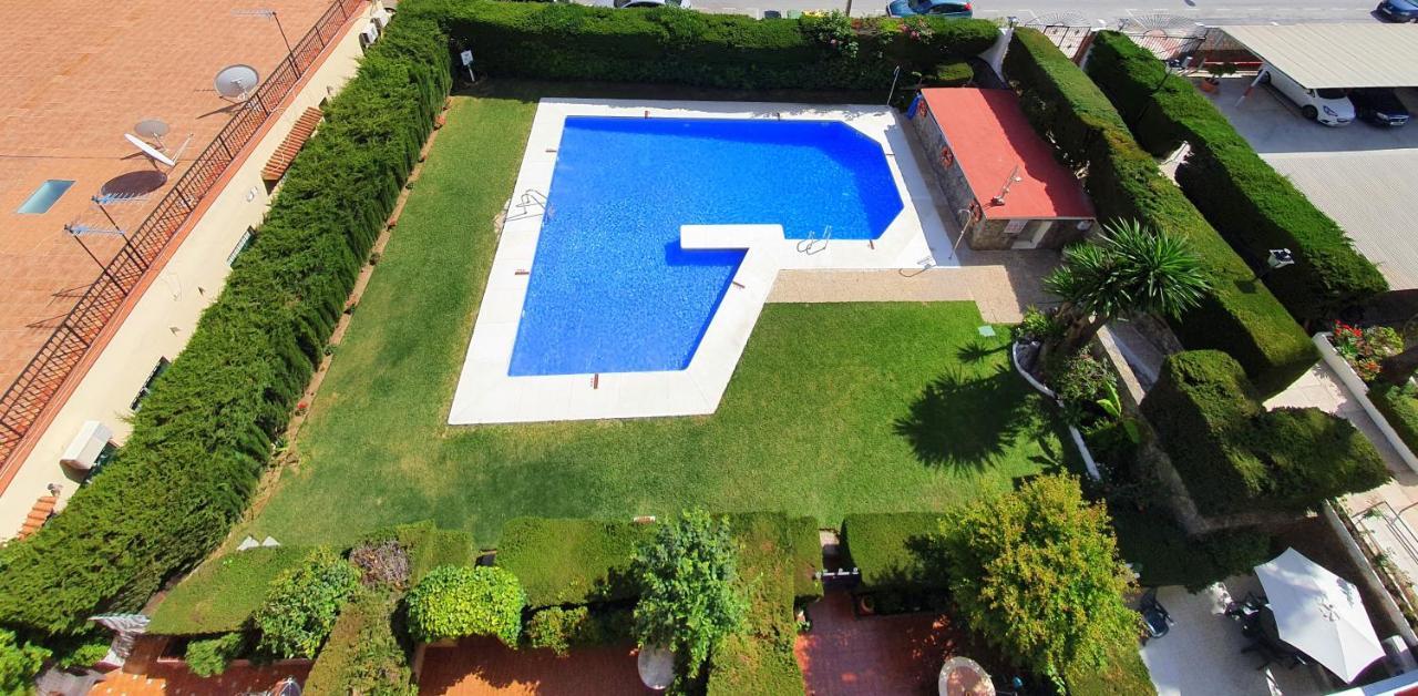 Acogedor En La Carihuela Con Plaza De Garaje Garantizada! Sol Montemar Lägenhet Torremolinos Exteriör bild